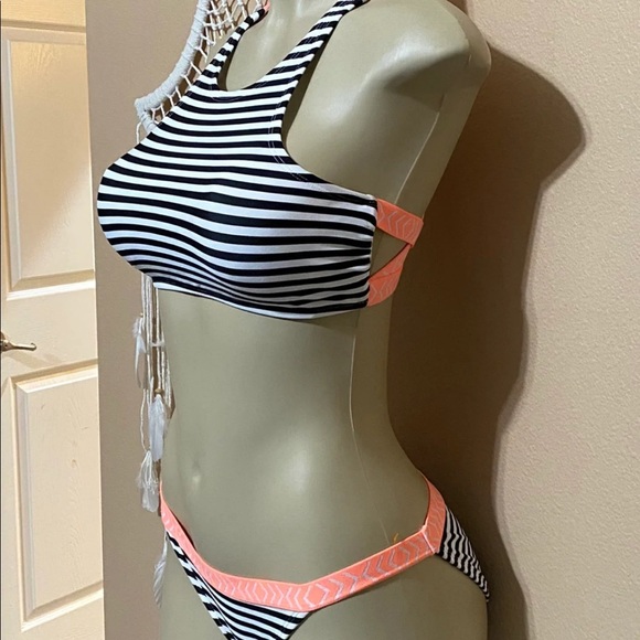 Bikini - Picture 4 of 6